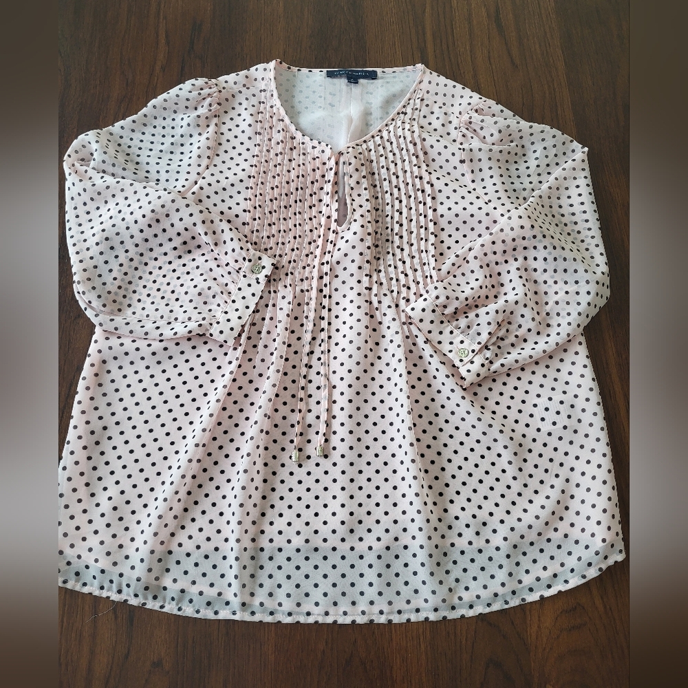 Tommy Hilfiger Women's Pintuck Blouse Size Medium Top Tie Closure Pink Polka Dot